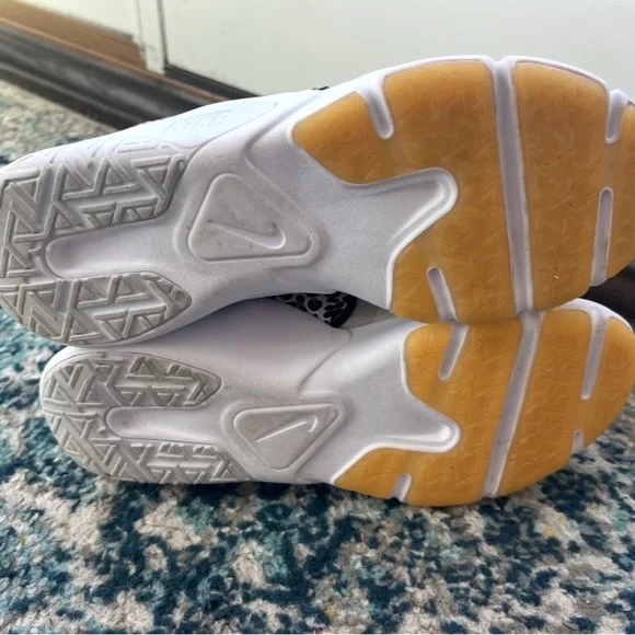 Nike Legend Essential Premium 2 Women’s Sneakers — size 7.5 - Picture 4 of 5